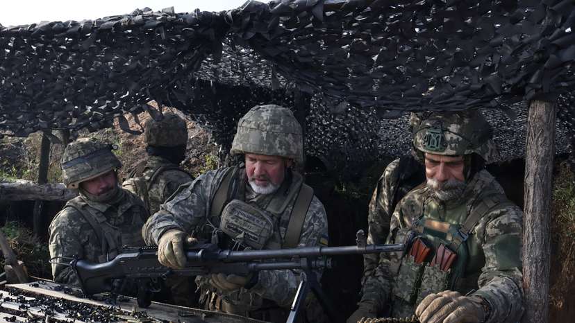 Ukrainian service members attend a military training near a frontline in Zaporizhzhia region
