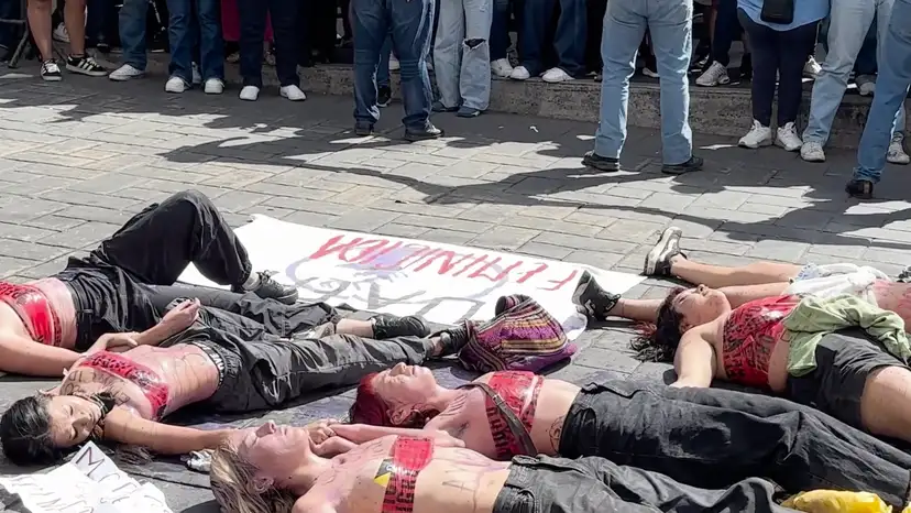 Mexican Students Disrupt parade