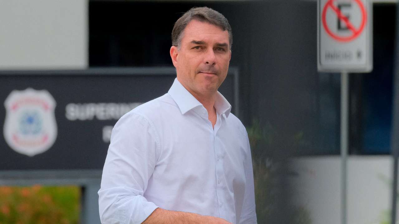 Senator Flavio Bolsonaro visits his father at a Federal Police building in Brasilia