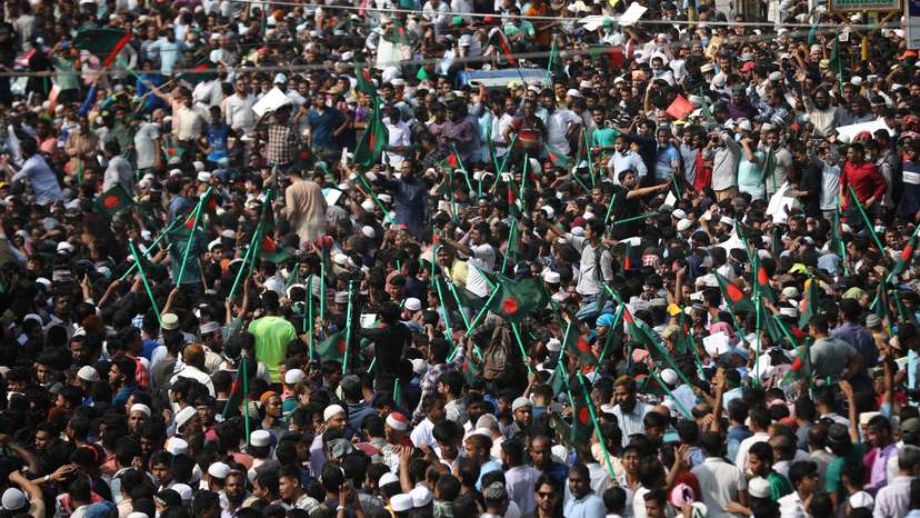 Supporters of Bangladesh Jamaat-e-Islami occupy street of Matijheel area to hold a rally in Dhaka