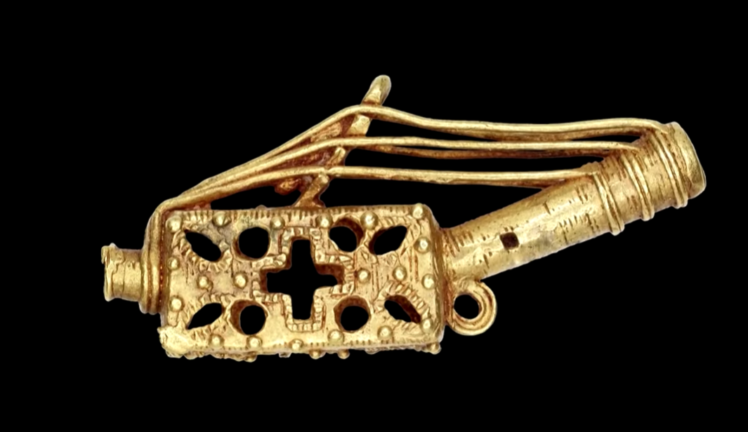 Gold regalia from Ghana in UK museum