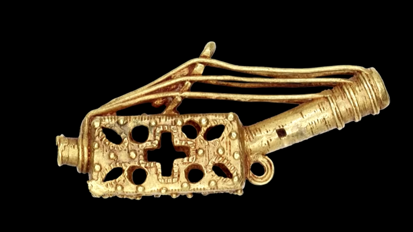 Gold regalia from Ghana in UK museum