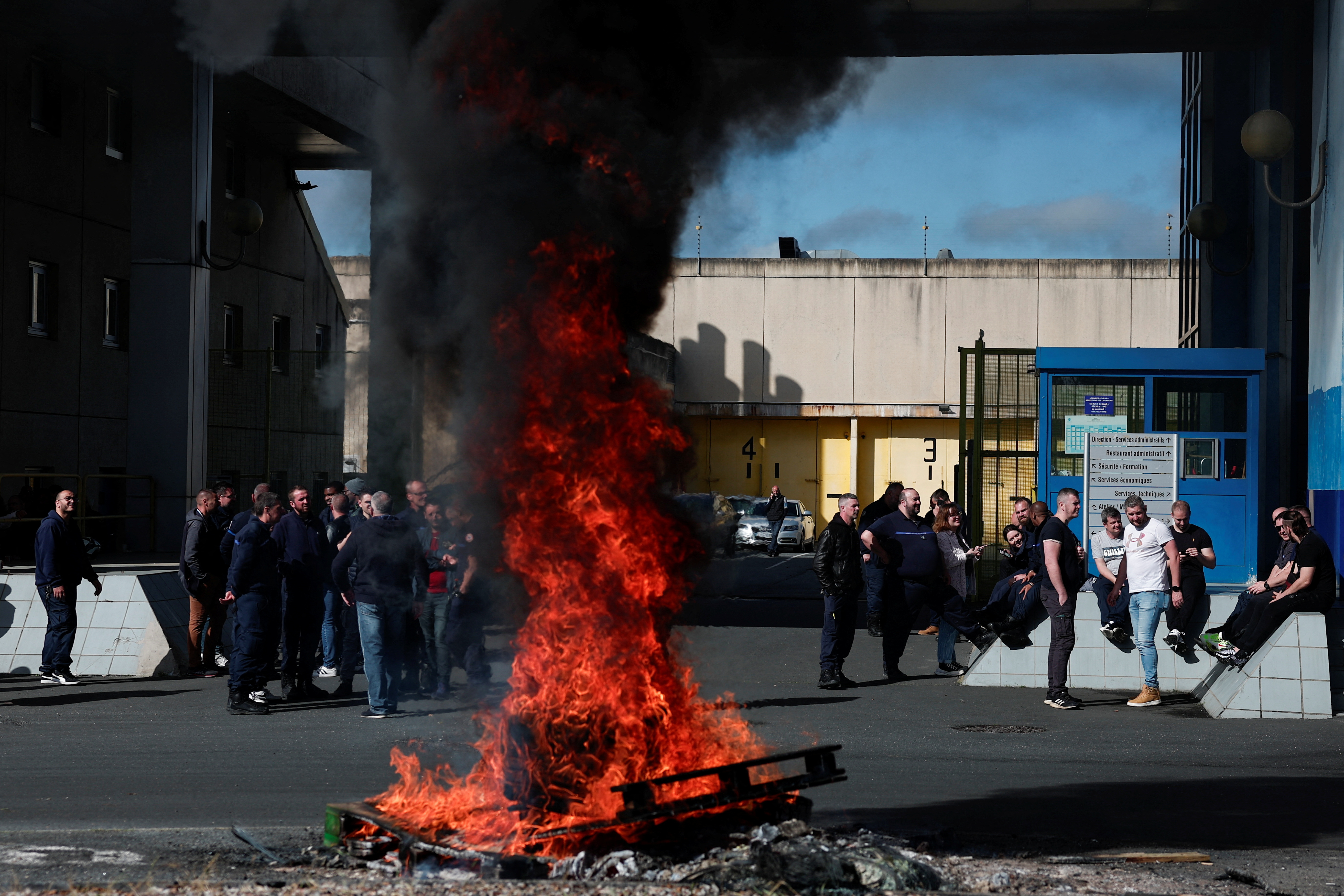 Gunmen free a drug dealer, killing two prison guards, in France