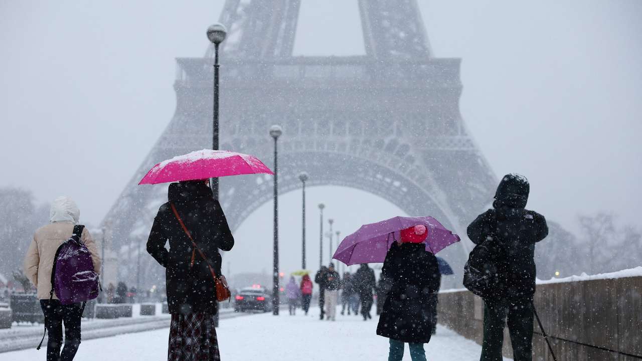 Snow and freezing temperatures hit Paris