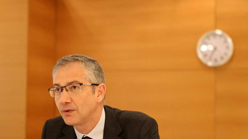 FILE PHOTO: Spain's Central Bank Governor Hernandez de Cos attends a news conference in Nicosia
