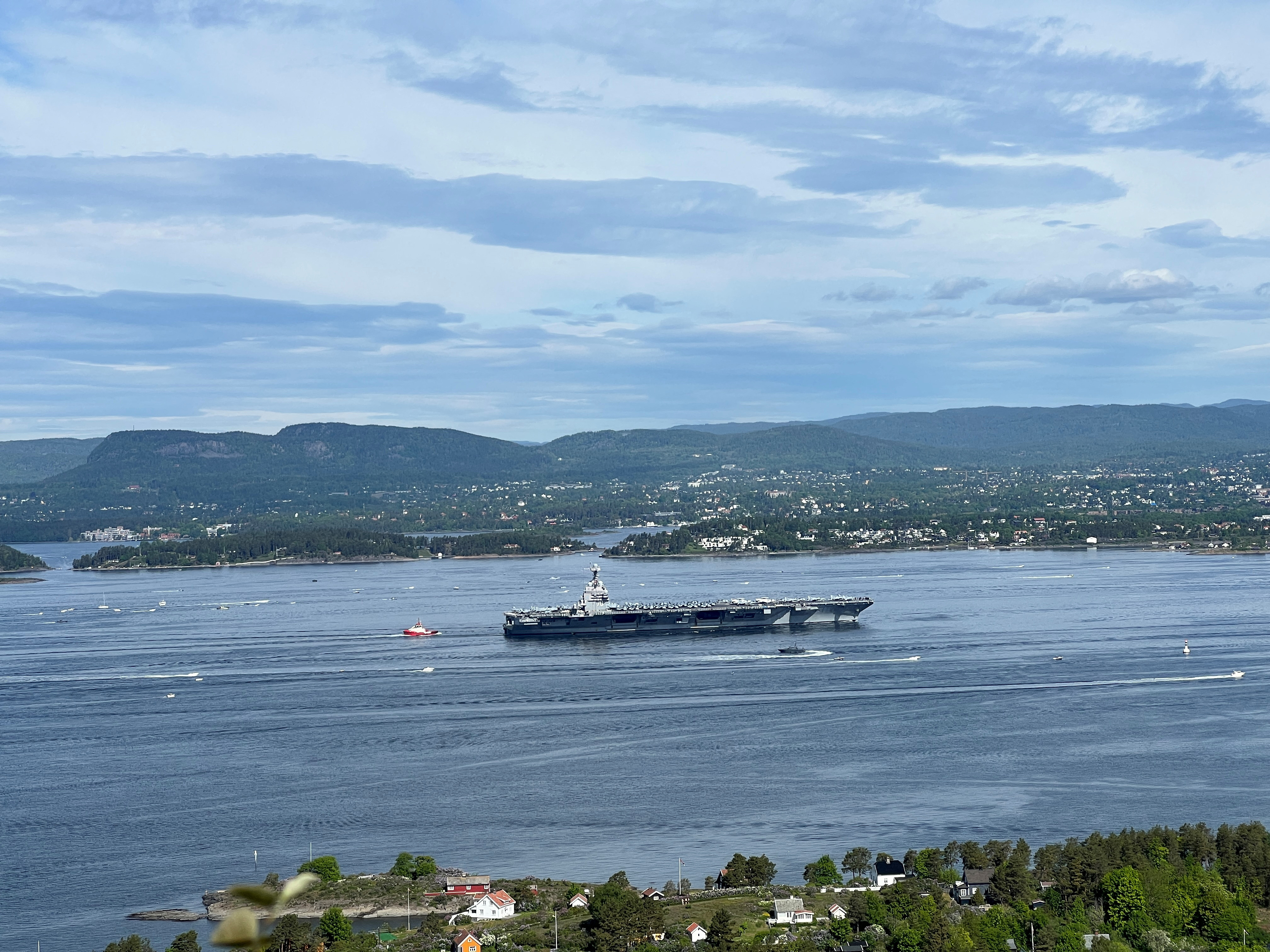World’s biggest aircraft carrier sails into Oslo for NATO exercises