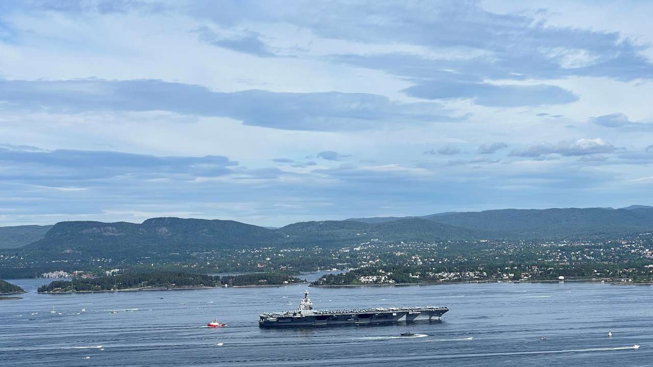 World’s biggest aircraft carrier sails into Oslo for NATO exercises