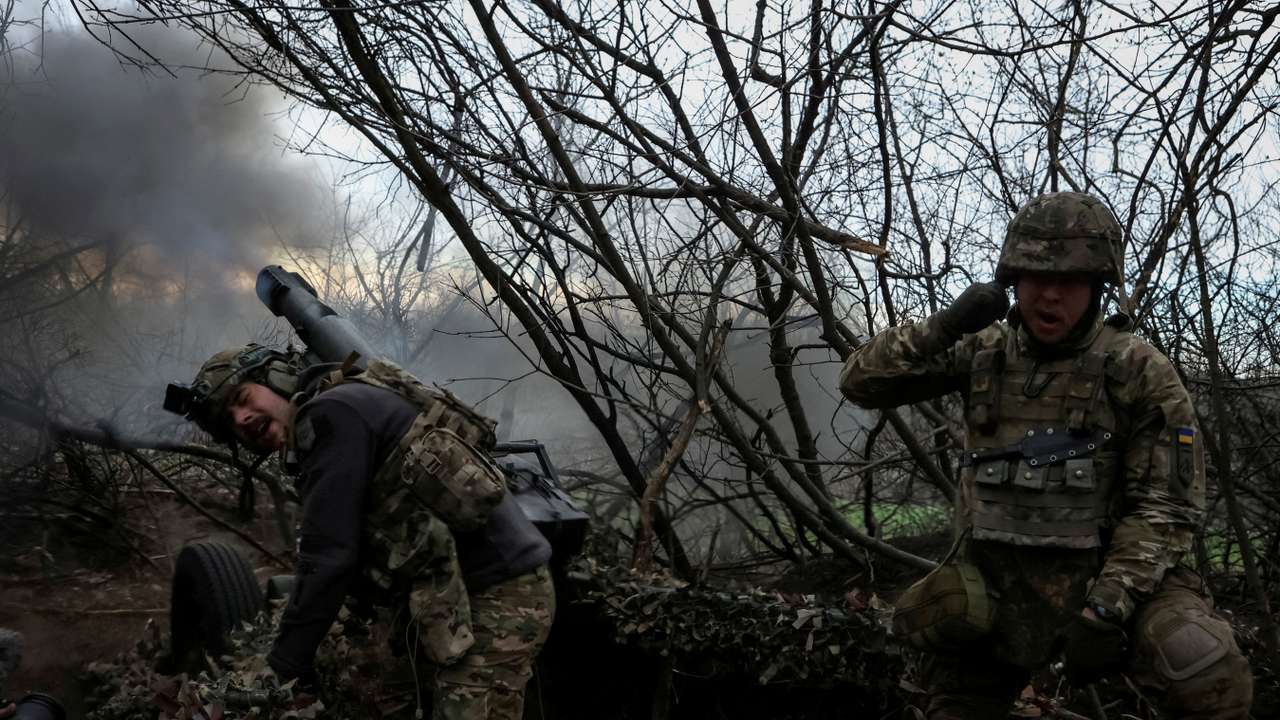FILE PHOTO: Servicemen of the National Guard of Ukraine fire a howitzer towards Russian troops in Donetsk region