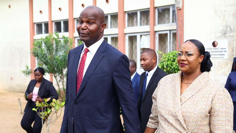 Frelimo candidate Daniel Chapo casts his vote