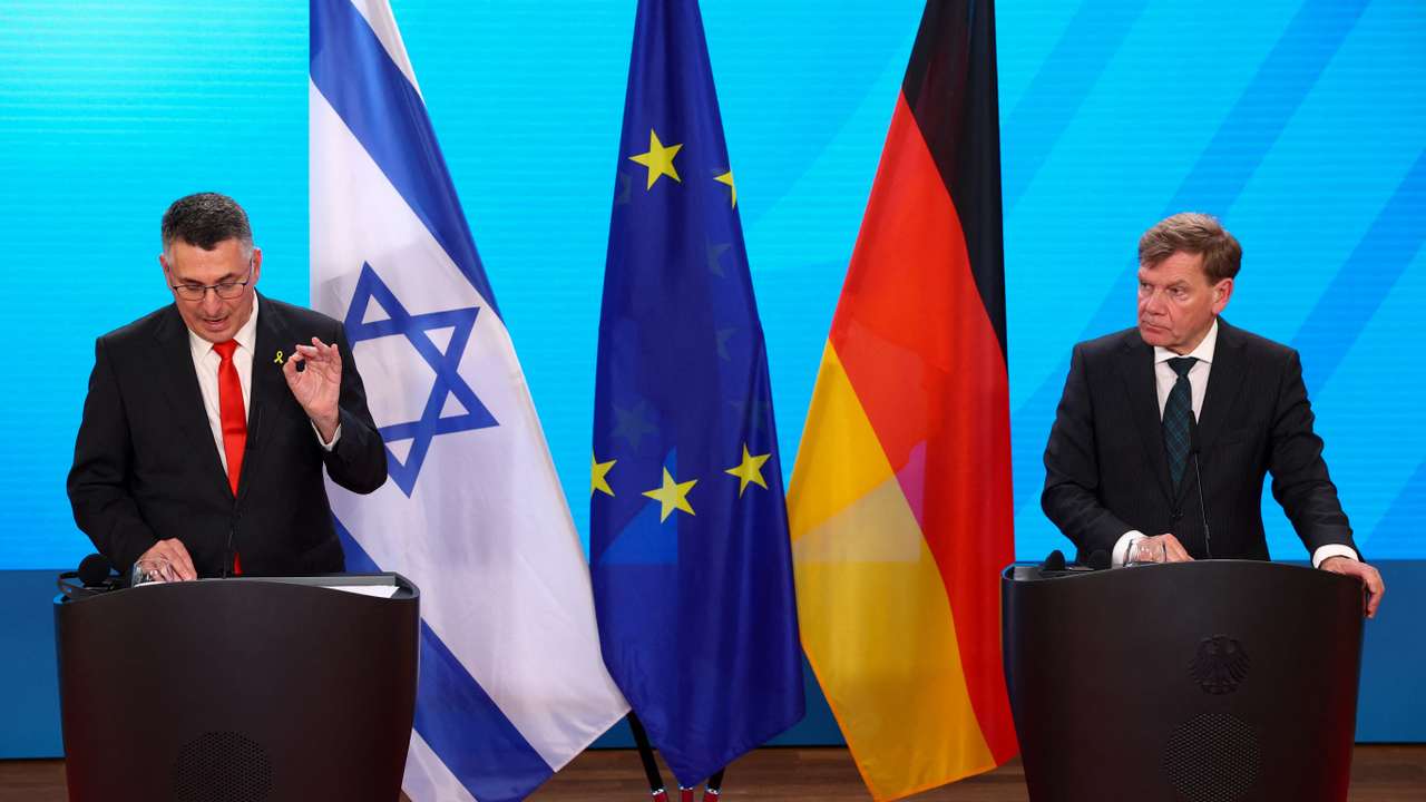 German Foreign Minister Johann Wadephul and Israeli Foreign Minister Gideon Saar attend a press conference in Berlin