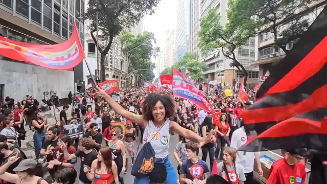 Brazilian students march