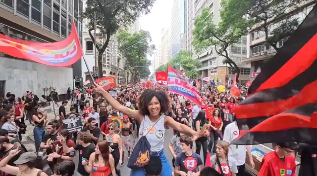 Brazilian students march