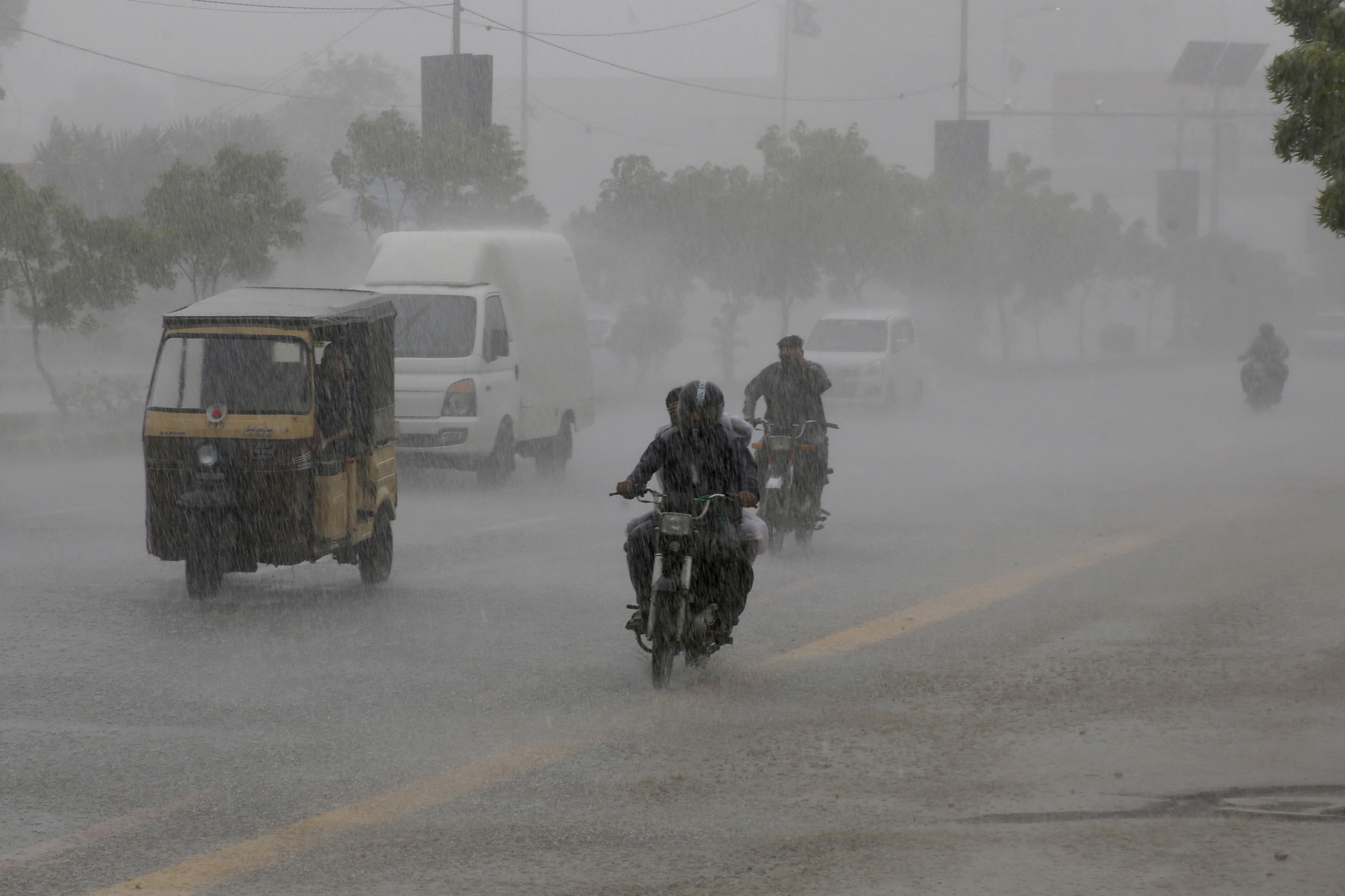 Heavy rain in Karachi
