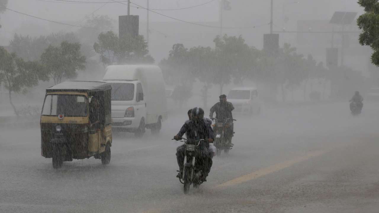 Heavy rain in Karachi
