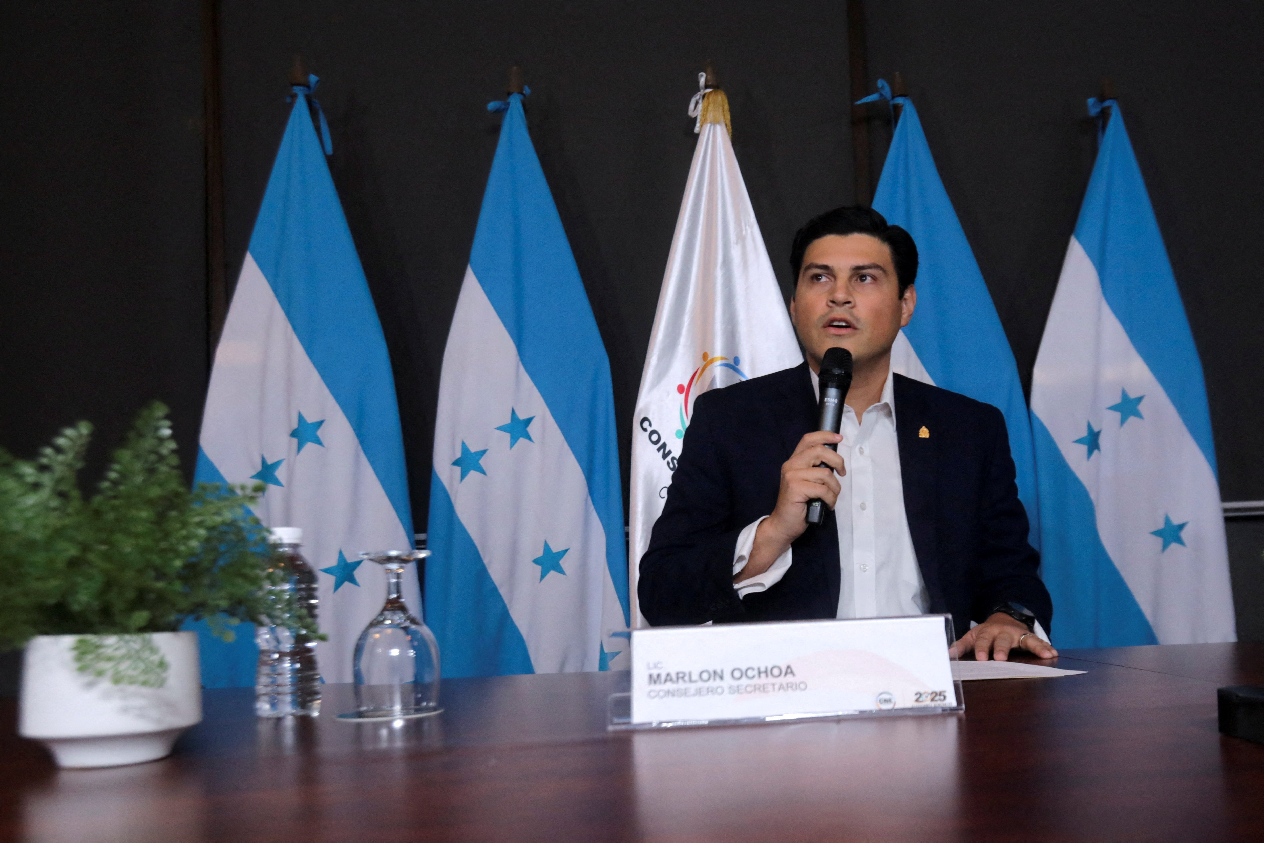 Marlon Ochoa, Secretary of the Honduran electoral body, addresses the media