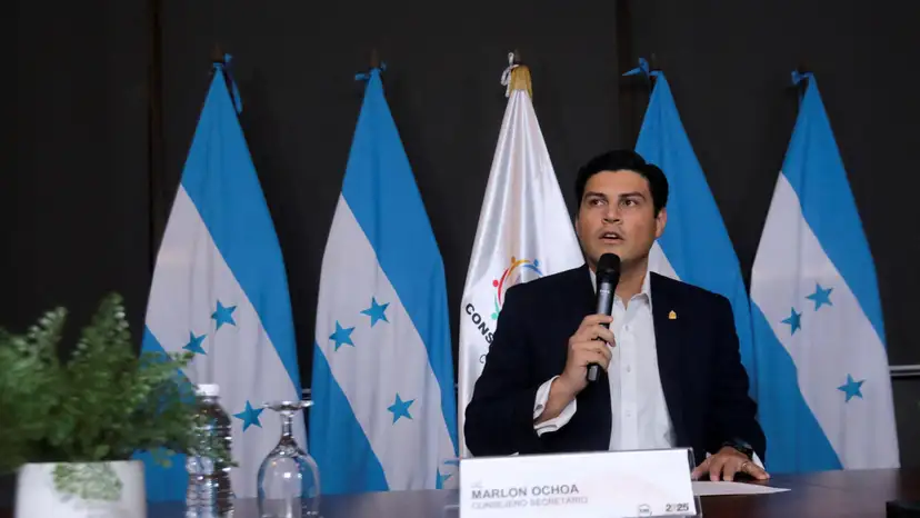 Marlon Ochoa, Secretary of the Honduran electoral body, addresses the media